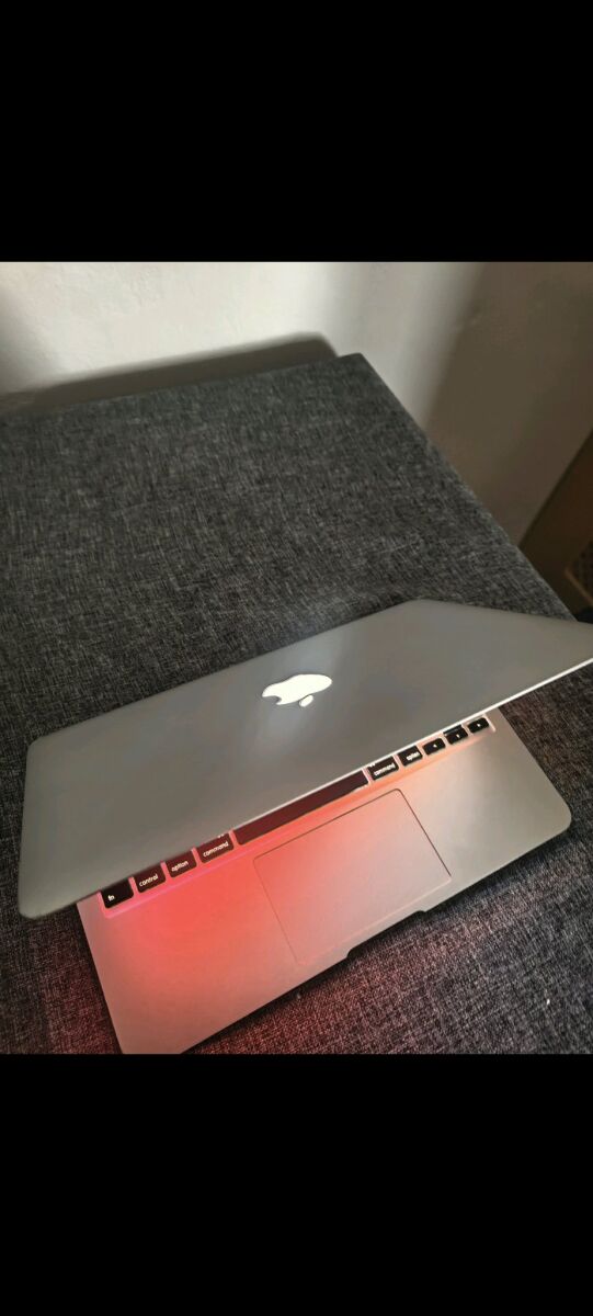 MacBook Air 11-inch Mid 2013 like new,… - € 105,00 - Vendora.gr