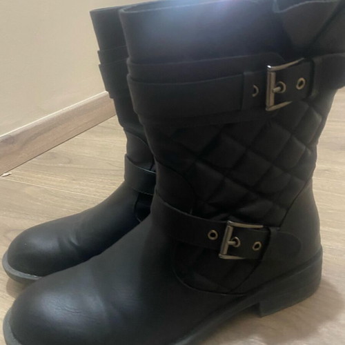 Women's boots used, size 40 fitting 41
