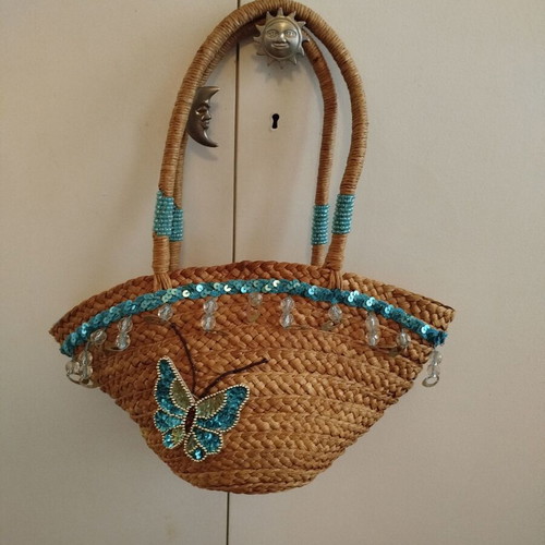 Straw shoulder bag like new with light blue butterfly