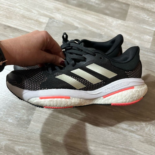 Adidas Solar Glide 5 Continental like new, black athletic shoes size 38