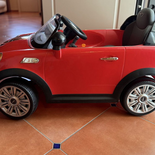 Mini Cooper electric ride-on car like new with remote control