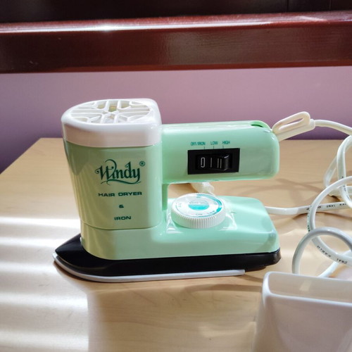 Mini iron-hair dryer 2 in 1 like new for travel and tourism