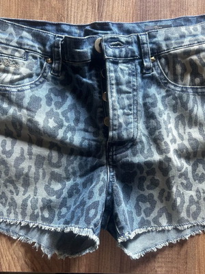Fifty Carat short leopard print shorts like new