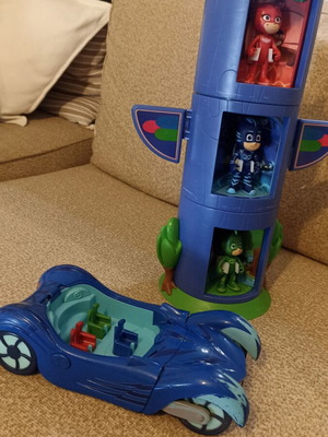 PJ Masks Transforming Totem Tower set used with 6 figures and Catboy Cat-Car