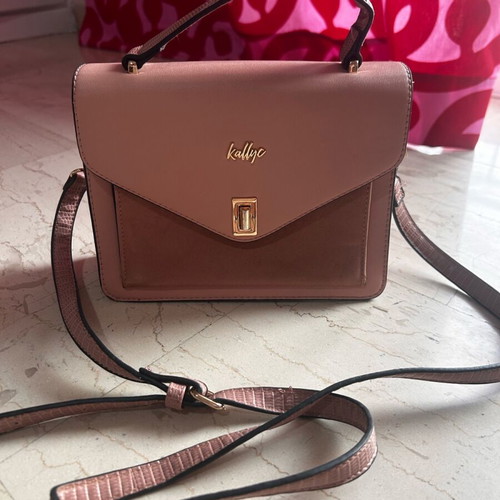 Kallyo shoulder bag pink nude like new