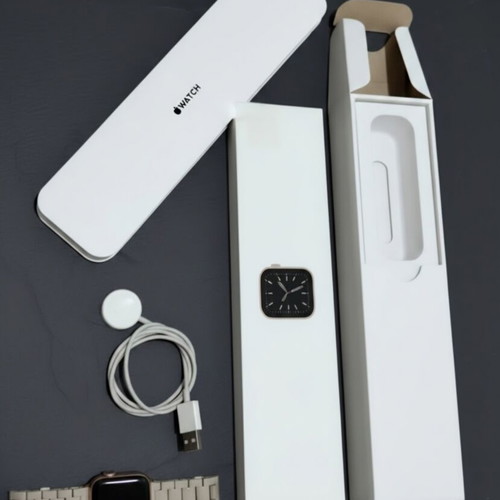 Apple Watch Series 6 44mm like new with box and charger