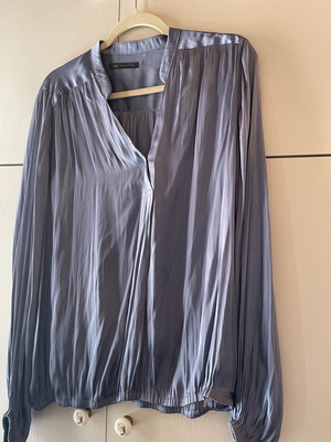 Shirt like new, blue, sizes M and L