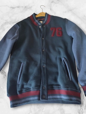 Baseball jacket varsity type blue like new, size M
