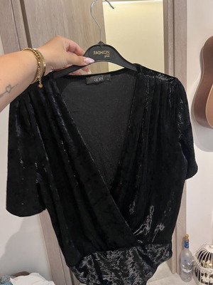 Anel black velvet bodysuit size L like new