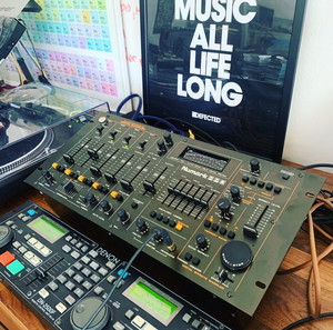 Numark PPD DM1975 Vintage mixer with Digital Sampler