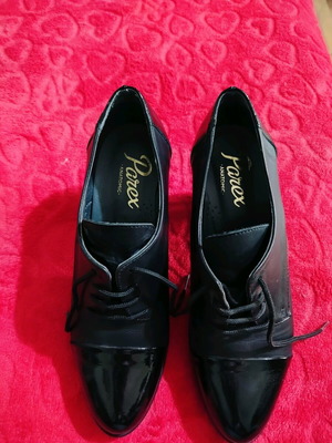 Women’s oxford shoes Parex like new, black patent leather