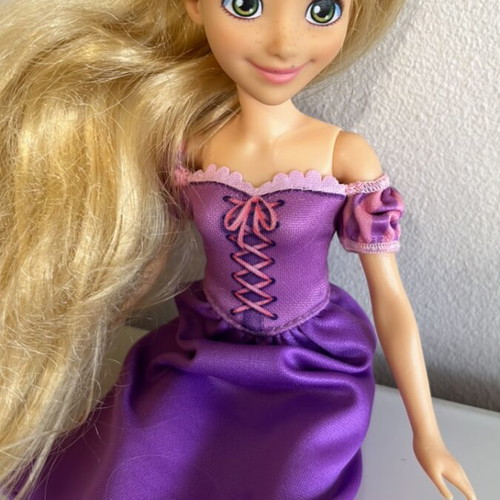 Disney Princess Rapunze doll used, excellent condition