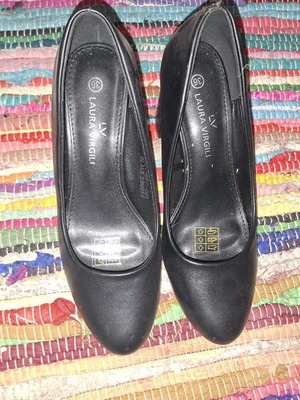 Laura Virgili pumps size 36 like new, black