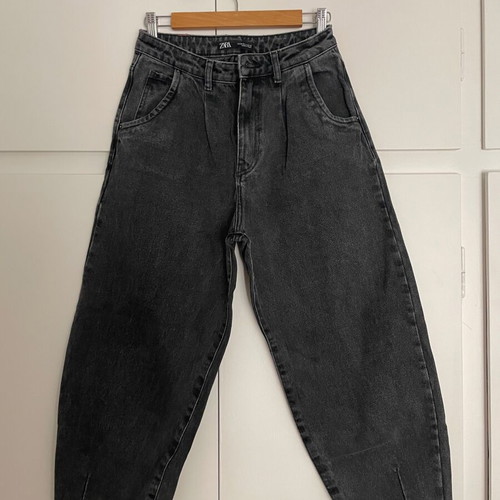 Zara slouchy jeans black size 36 like new