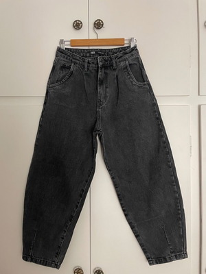 Zara slouchy jeans black size 36 like new