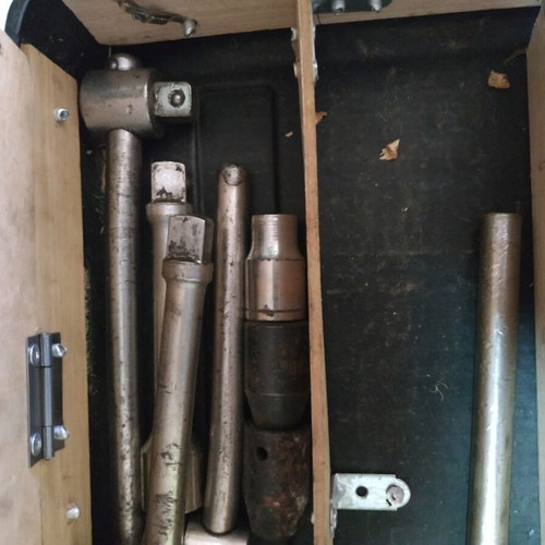 Car Air Impact Wrench used with sockets