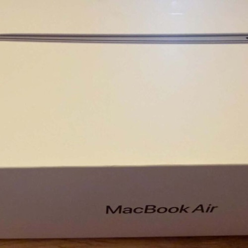 MacBook Air 2020 13.3 inch IPS Retina Display M1 8GB 256GB SSD like new