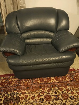 Δερμάτινη πολυθρόνα σαλονιού μεταχειρισμένη σε σκούρο μπλε