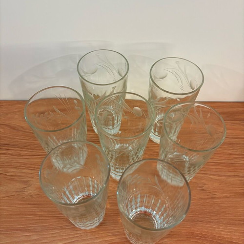 Glass water glasses new, 7 pieces, 2 carved designs