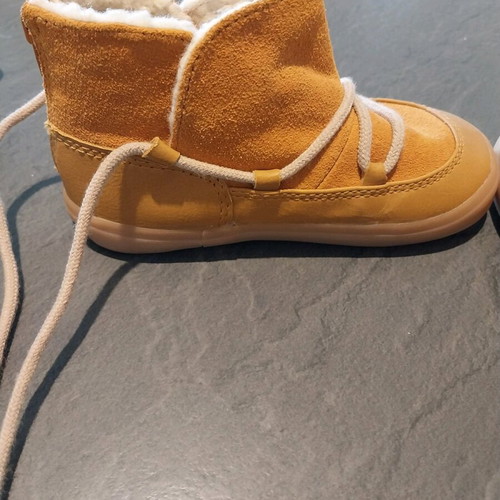 Zara suede boots new, size 24 with fur lining