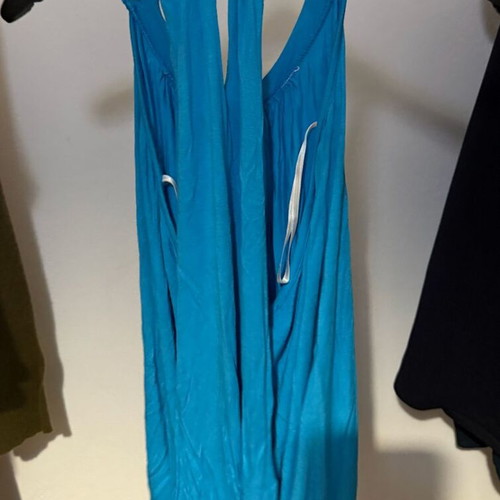 Women's sleeveless top turquoise like new, open back, elastic hem
