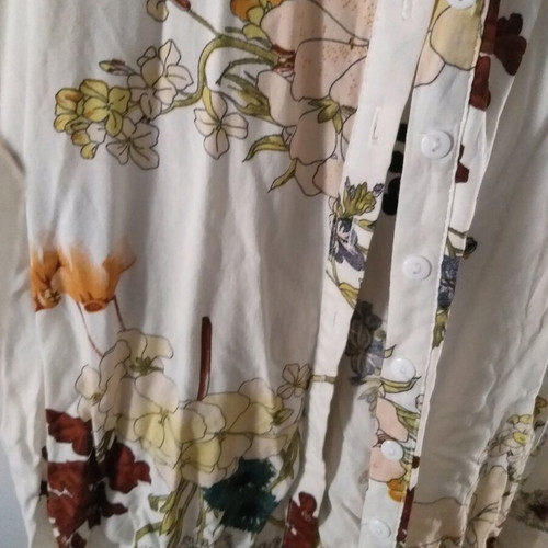 Floral shirt size medium, excellent condition