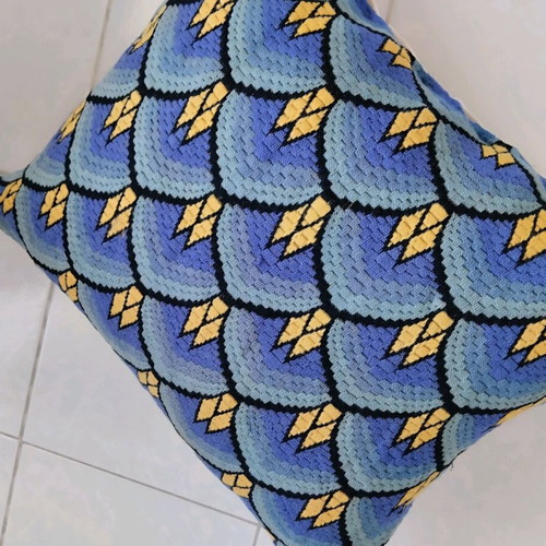 Hand-embroidered pillowcase like new 55x50 cm