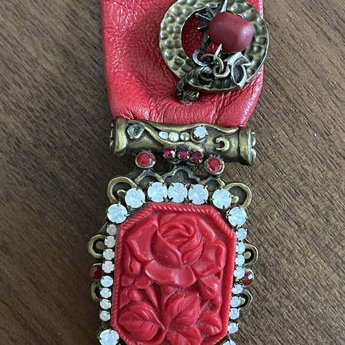 Sodini Bijoux women's vintage bracelet with red leather and baroque design