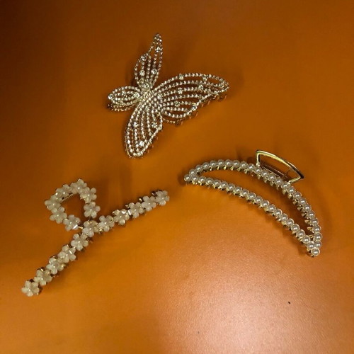 Metal hair clips like new, 3 gold with designs