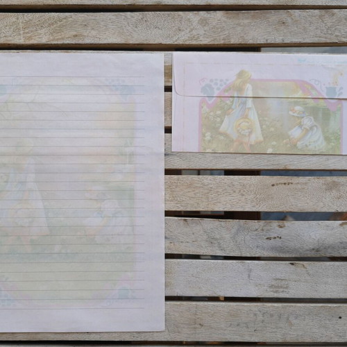 Letter writing set used with envelope