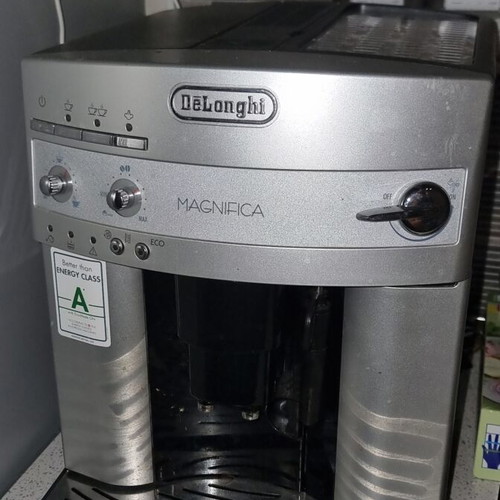 Espresso coffee maker Delonghi Magnifica used