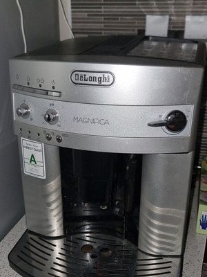 Espresso coffee maker Delonghi Magnifica used