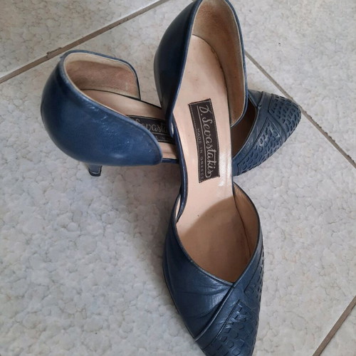 Sevastakis leather pumps blue size 37 like new