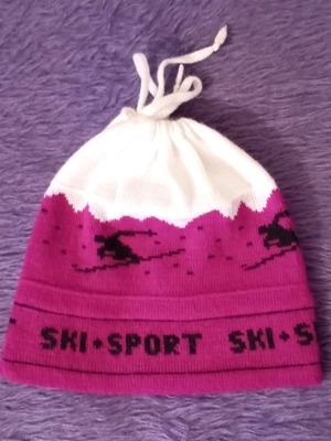 Hat like new, suitable for girl, size S/M, white and purple