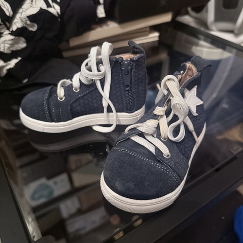 Baby shoes pack of 4 used, sizes 19-21