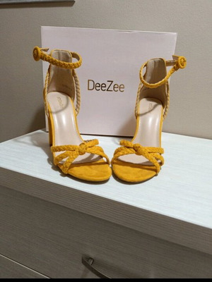 Deezee sandals new with thick heel, mustard color, size 38