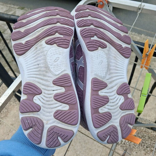 Asics Gel-Nimbus 24 women's running shoes like new, size 39, Barely Rose