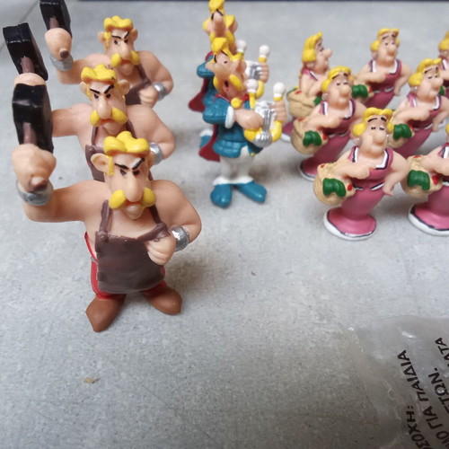 Mini Asterix, Obelix, Panoramix, Majestix figures used, pack of 28 from 1990s