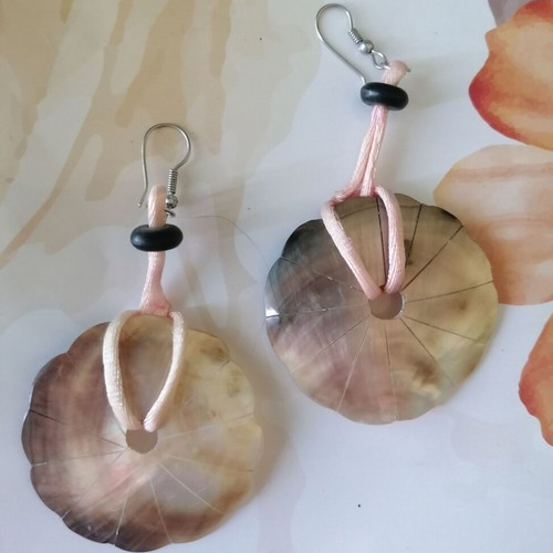 Shell earrings with pink cord new