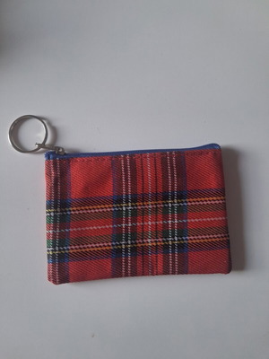 Plaid red wallet like new, one compartment 11×8 cm