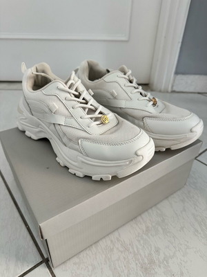Migato women's athletic shoes used, white, size 40