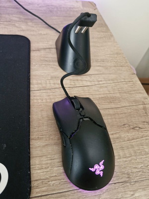 Razer Viper Mini mouse with Steelseries mouse bungee like new