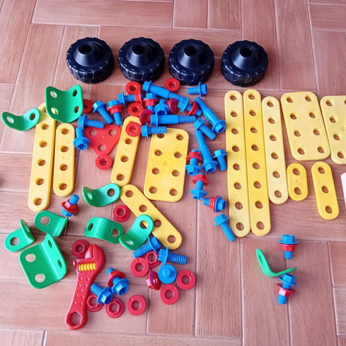 Educational construction toy used with building parts for kids