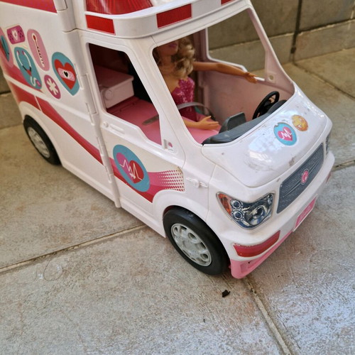 Barbie ασθενοφόρο μεταχειρισμένο μαζί με Barbie