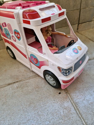 Barbie ασθενοφόρο μεταχειρισμένο μαζί με Barbie