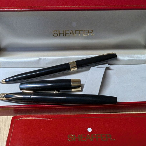 Sheaffer Imperial set pen (Fine) and black & gold pen like new