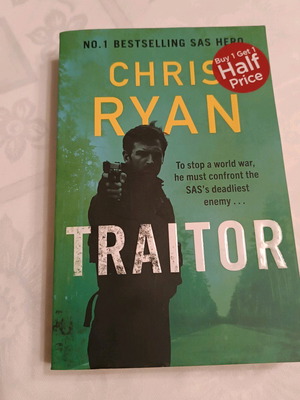 Traitor book by Chris Ryan like new, English