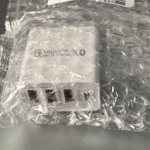 Charger 3.0 USB & USB-C PD 20W with 4 ports new