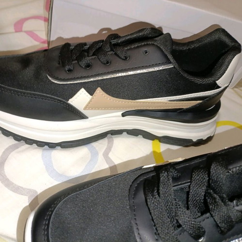 Sneakers black with white and beige details new