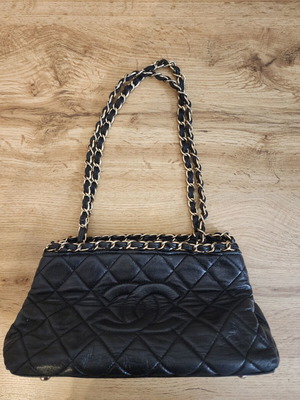 Chanel vintage Lambskin Quilted CC Accordion Flap Shoulder Bag like new, black